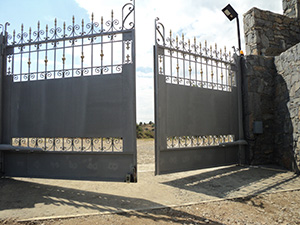 Pistonu Dairesel Açılır Bahçe Kapıları